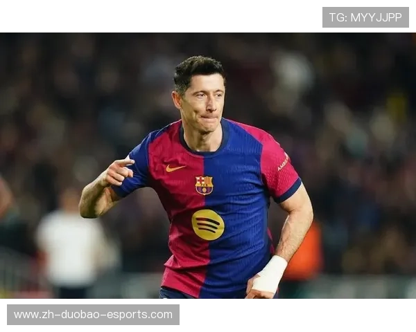 足球3号球衣传奇球星风采解析 与球场上的荣耀时刻